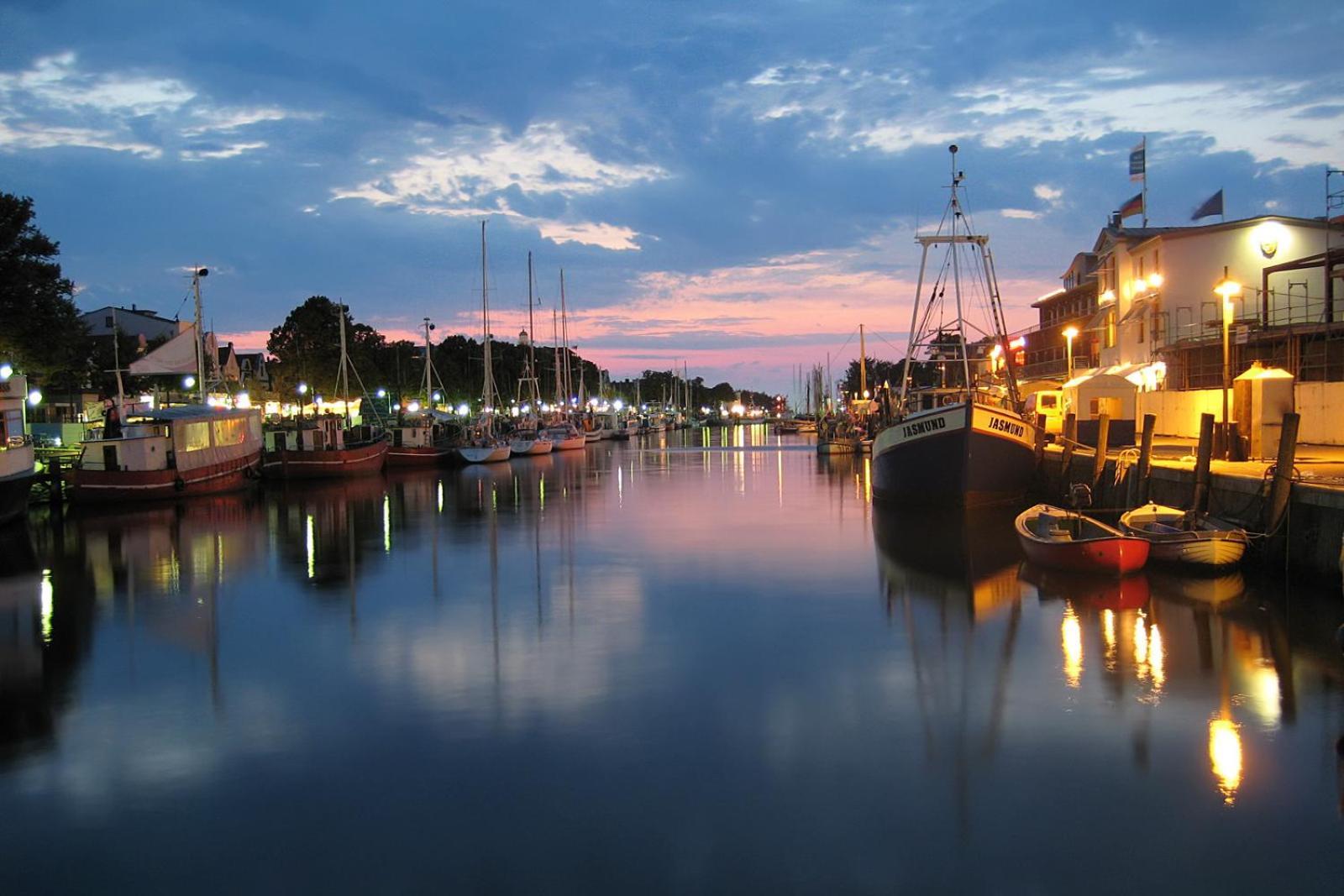 Doppelzimmer Dinner, Direkt Am Alten Strom Rostock Exterior foto